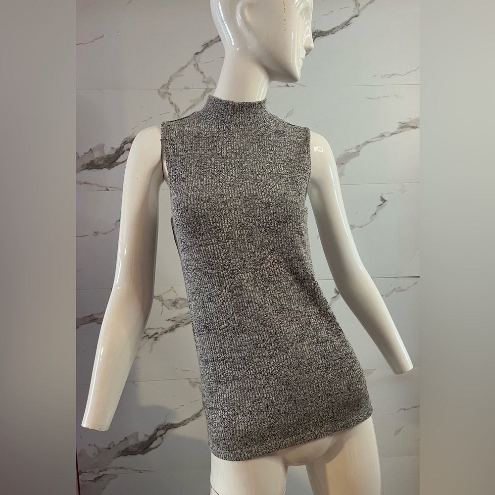 NWT GAP Gray Knit Ribbed Sleeveless Mock Neck Tank. Casual, layering. Size S